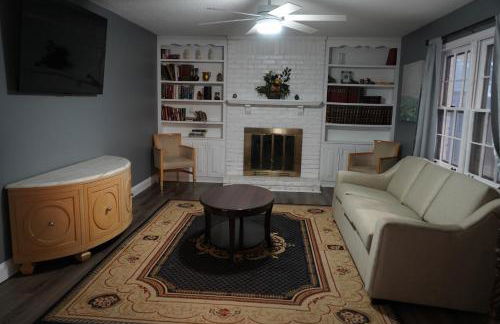 Stylish 4BR Prime Location Close to All! - Foto 43