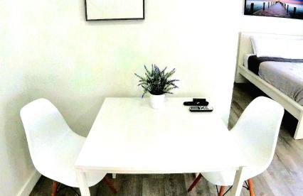 All modern Studio with private entry & parking. - Foto 13