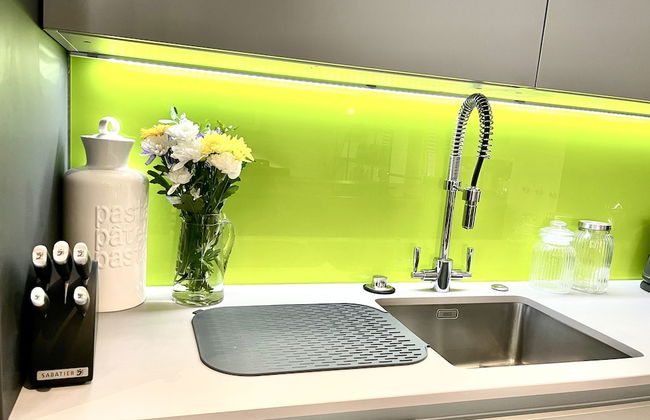 Apartment Twelve - Photo 18