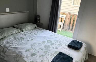 Joli Bungalow 464, 4-6 pers, wifi, terrasse, Camping Siblu Lac des Rêves Lattes - Foto 5