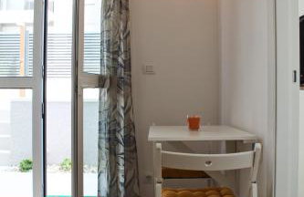 Cozy seaside apartment with private pool & terrace - Foto 26