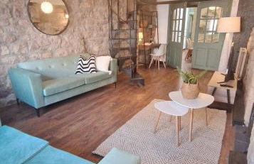 Historic 1629 May Cottage with Hot Tub - Photo 1