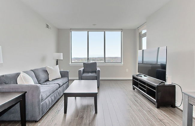 Modern getaway in Reston 2 bedroom - Photo 4