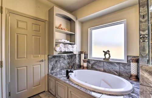 Waterfront Family Home with Patio in Hitchcock - Foto 14