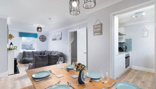 Large newly refurbished modern house, part sea views, south facing garden, parking - Foto 3