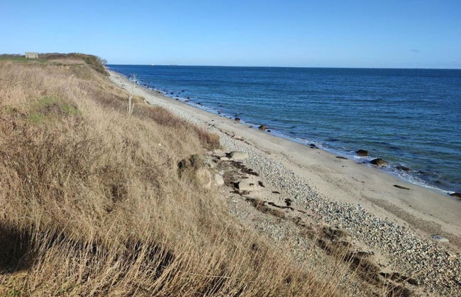 Coastal Comfort With Garden - Photo 16