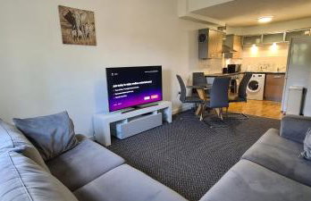 Large 2 bed flat in Bolton - Photo 1