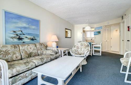 Ocean View with a beachfront pool at Ocean Trillium Condo ~ 402 - Foto 8