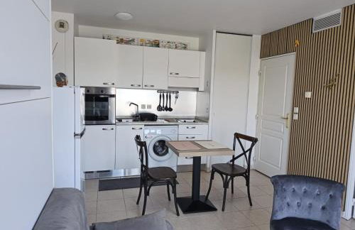 Charmant 2 pieces avec parking privé et piscine - Foto 11