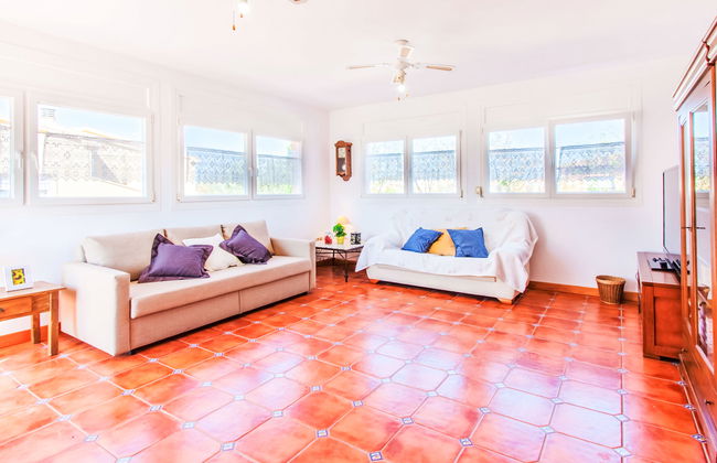 5 bedroom House in Castelló d'Empúries with private pool and garden - Photo 12