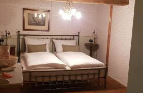 Historisches Fachwerkhaus "Hoher Hirschen" mit romantischem Hof und Garten - Charmantes Studio und grosses, museales Apartment - Foto 6