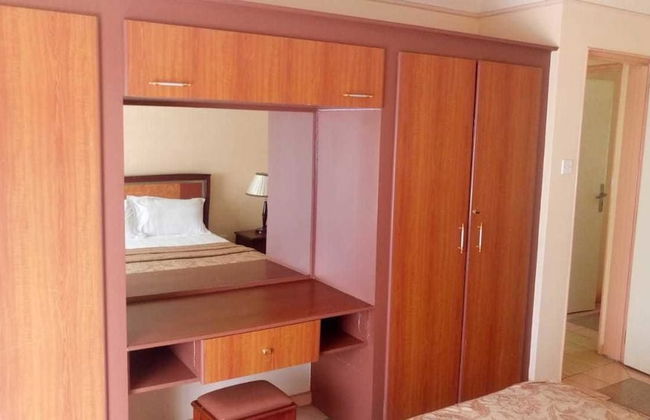 Pinnacle Court Apartments - Photo 16