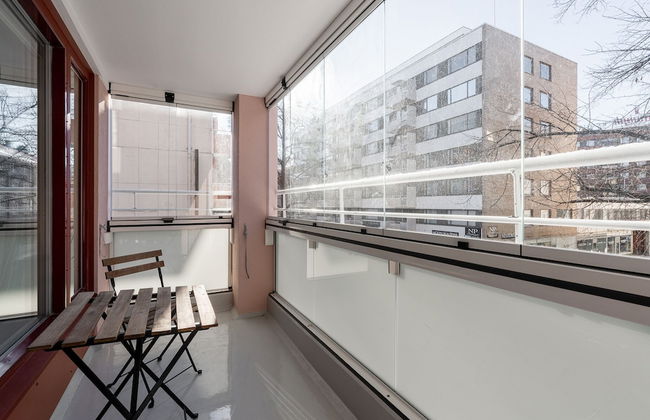 Spacious Downtown Apt with Balcony that Hosts 10 - Foto 14