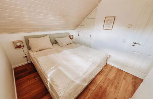 Malerisch am See mit Kamin, Sauna & Whirlpool - Foto 24