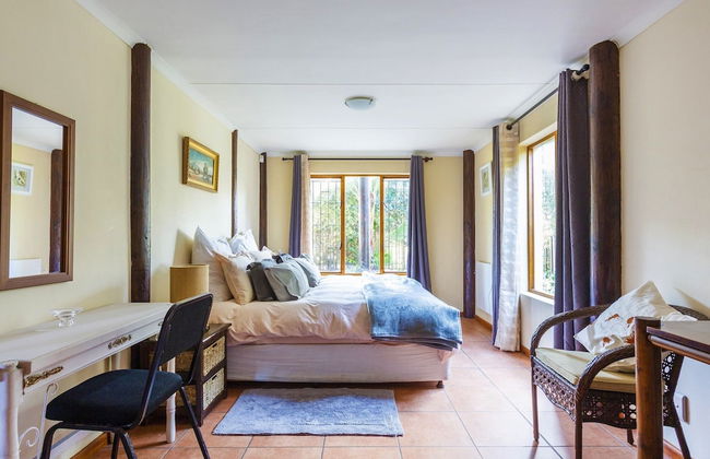 Experience Nature at Brenton on Sea With Breakers Dolphins and Whales - Foto 5