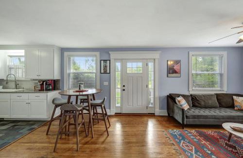 2 BR Home 4 Miles to Broadway Sleeps 4 - Foto 6