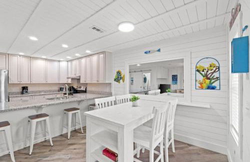 Spacious Dog-Friendly Unit with Game Room & Private Yard, Walk to East PCB Beach - Foto 9
