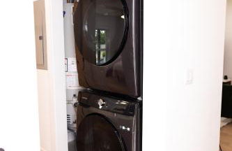 Luxe Retreat, Modern Gem with Private Backyard Oasis - Foto 42