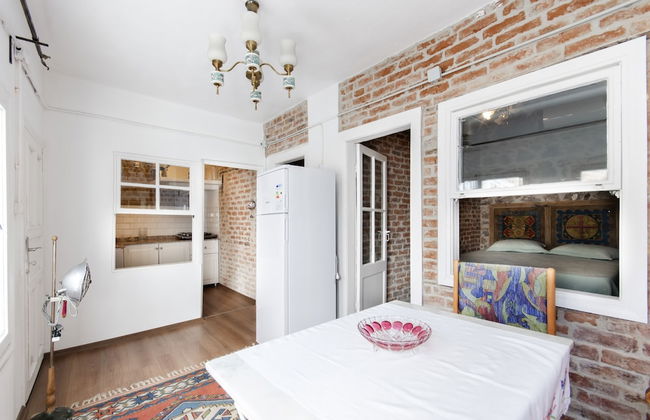 Iconic Stone House 2 - Photo 9