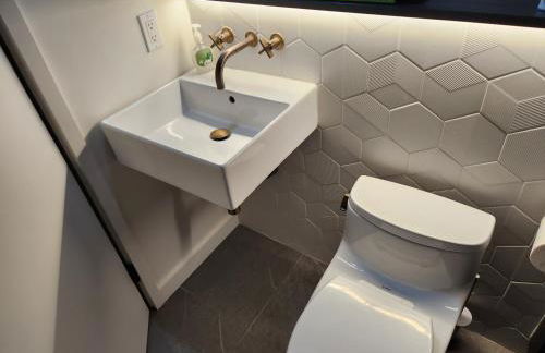 Charming 2BR Cottage with Bay and City Views-Gated Luxury Private Place - Foto 17