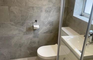 Entire Luxville 5 Bedroom Home - Foto 8