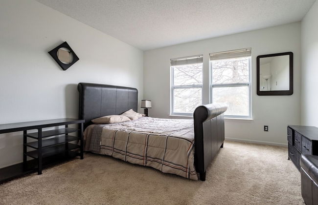 Spacious 4BR Home With Pool in Indianapolis - Foto 26