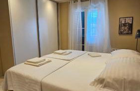 Red House Apartment With Swimming Pool - Photo 9