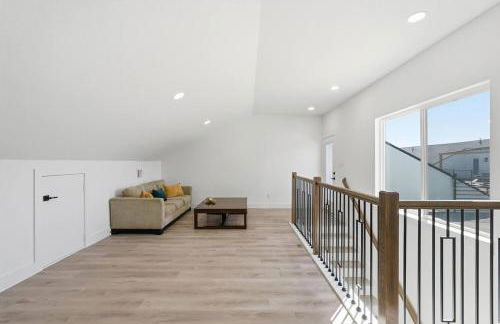 Modern 3BR Home w/ Rooftop • 5 min to Downtown - Foto 1