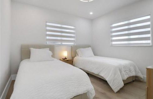 Renovated Modern Home with Big Pool & Ocean Access - Foto 13