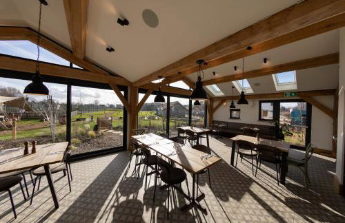 Pet friendly Cotswold Cottage with hot tub and swimming pools - Foto 30