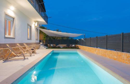Luxury Villa Kristina with Heated Pool near Omis for 12 Guests - Foto 46
