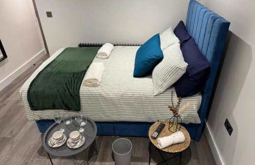 Southgate Luxury Apartments-Jaquzzi Bath-Private Parking- suitable for contractors - Foto 31