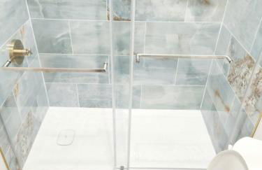 Cozy 2BR in Newark for Families, Work & Long Stays - Photo 29