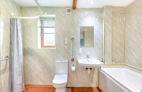 The Lodge - Photo 20