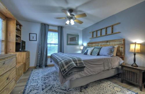 Moon Tower Cabin - Beautiful Water Views Firepit More - Foto 21