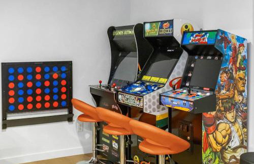 6BDRM Amazing Game RoomHeated Pool3KING4QUEEN - Photo 32