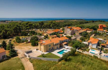 Villa Lucilla by Villas Guide - Photo 11