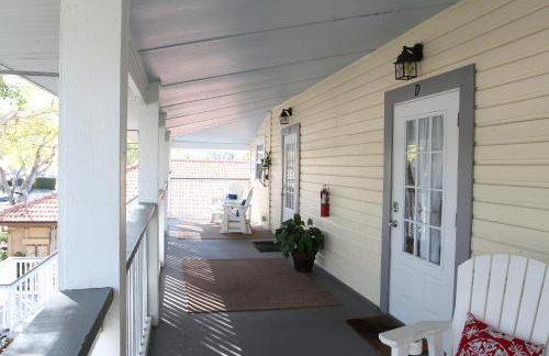 2 Bedroom Apt Overlooking Dunedin Town Square NO KIDS, NO PETS - Photo 35