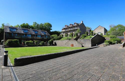 Courtyard Cottage - Photo 40