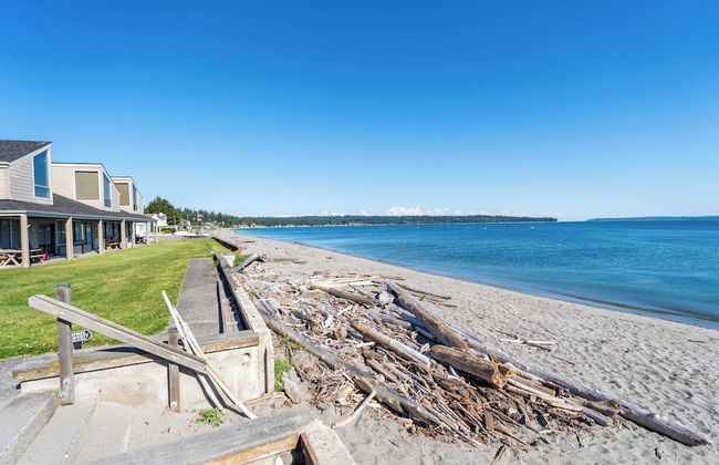 Beachcomber's Bliss by Avantstay Steps to the Beach Ocean Views - Photo 35