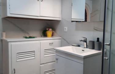 Peculiar Garden Apartment - Photo 32