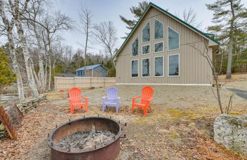 Lakefront Bucksport Home w/ Fire Pit + Gas Grill! - Foto 23