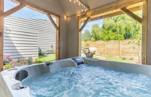 Queens Barn - Photo 32