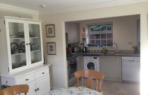 Coach House Wroxham Holiday Cottage - Photo 6