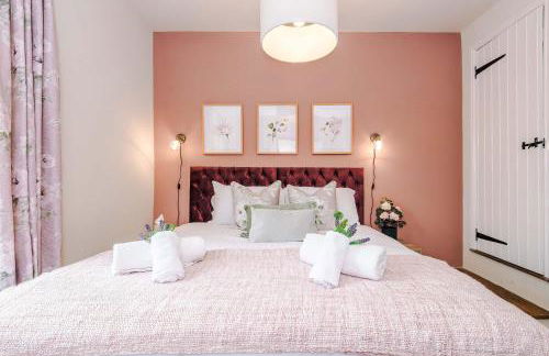 Beautiful Cozy Cottage in Sandbach by 53 Degrees Property, Sleeps 4 with FREE Parking - Photo 17
