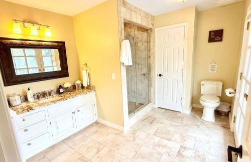 The Manor-Stunning Modern Farmhouse with Hot Tub - Foto 31