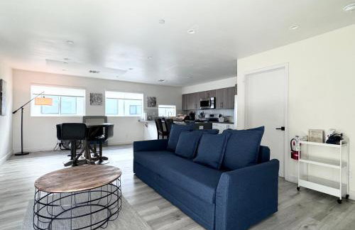 Cozy Chamber 3 BR Hollywood Townhouse - Photo 11