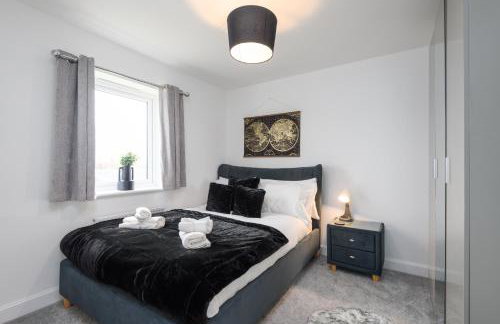 Spacious 3 Bedroom House In Canterbury with Garden and Driveway - Sleeps 7 - Photo 4