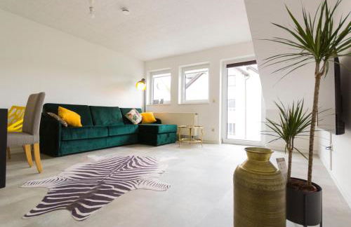 favstay Industrialstyle 2-Zimmer 60qm mit Balkon, Panarbora Fernblick, 55" TV & Netflix, 55Mbit WLAN, Parkplatz - Foto 4