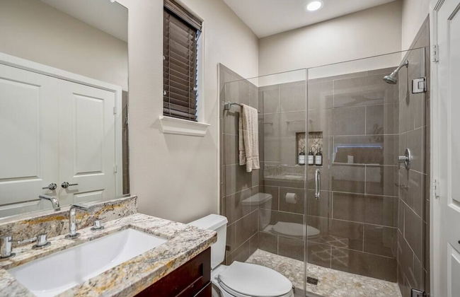 Posh Dtwn Midtown Home w Stunning Roof-topterrace - Foto 17